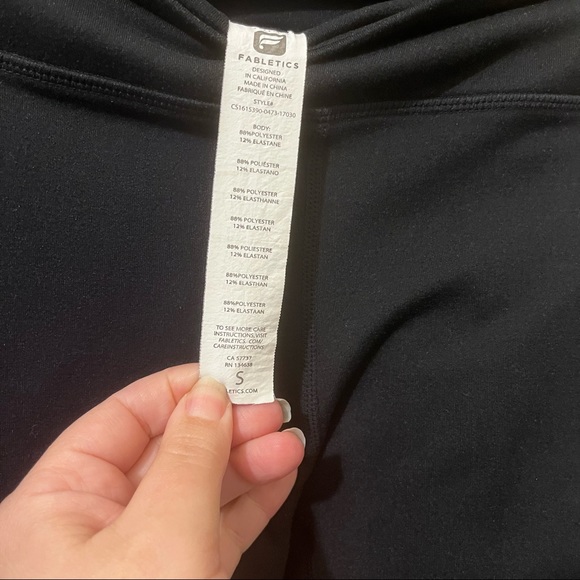 Fabletics Athletic Workout Back Pockets Capri Leggings - Picture 5 of 11